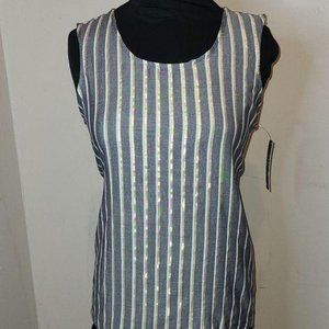 NWT| Sleeves top with lace back detail